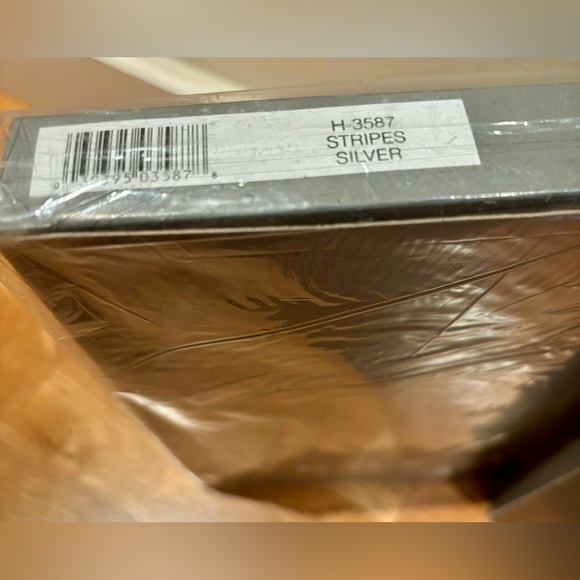 NWT Milano Silver Line Patterned 5X7 Picture Frame - Picture 4 of 4